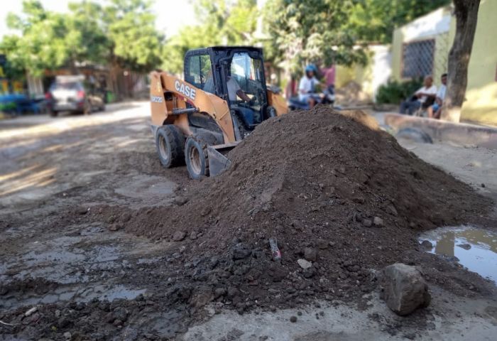 Con maquinaria amarilla inician mejoramiento en vías en Taganga
