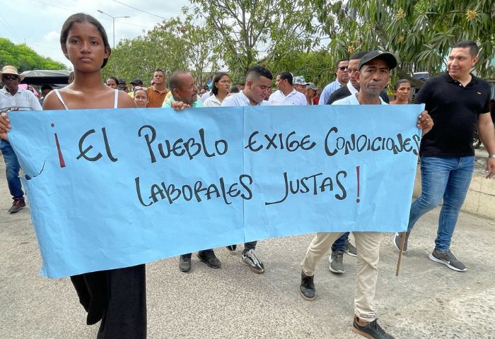Más de 1.200 personas marchan en El Retén en apoyo a la consulta popular