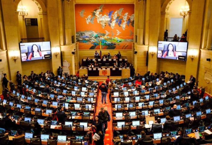 ´La reforma laboral ya no importa, va la consulta popular´: Benedetti