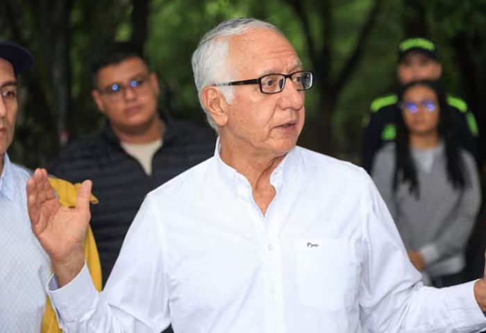 Uribe y exfiscal Montealegre protagonizan nuevo enfrentamiento en juicio por testigos