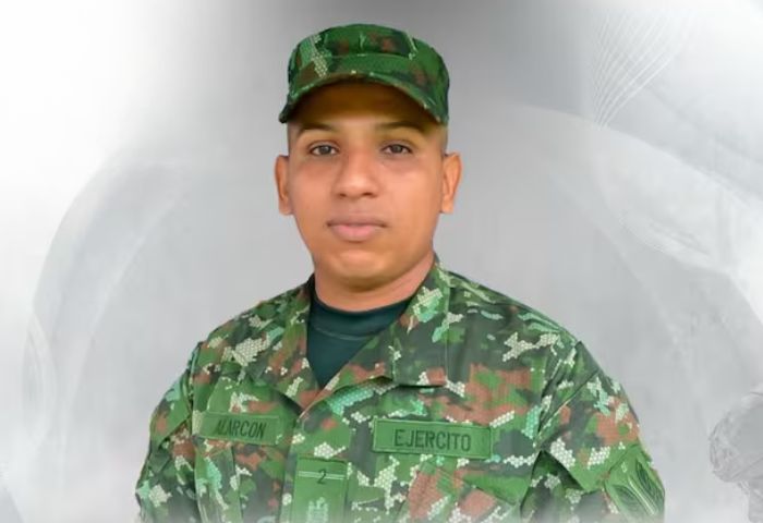 Petro denuncia impedimento en atención médica de su padre: "Golpean al presidente"