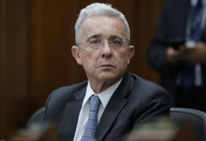 Suspenden juicio contra Álvaro Uribe: por orden de la Corte